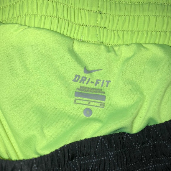 Women’s Nike shorts - Picture 3 of 3
